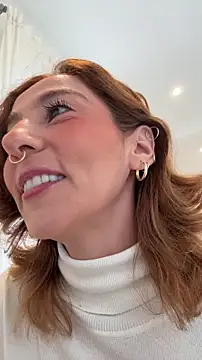 Snapshot of Evangelyne_1 chatting on 11/16/25, 01:39 Evangelyne 1 online show from 11/16/25, 01:39