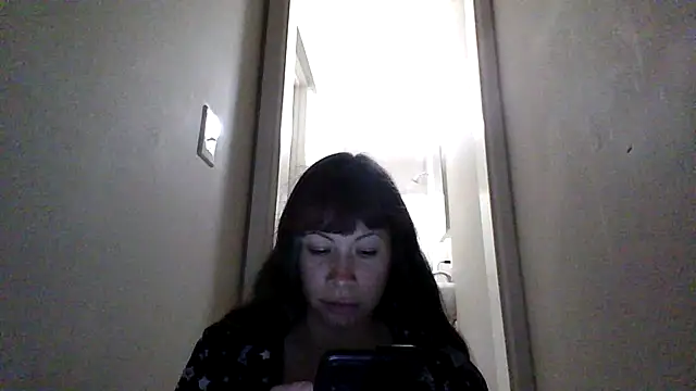 Snapshot of petitedoll29 chatting on 10/27/25, 12:04 petitedoll29 online show from 10/27/25, 12:04