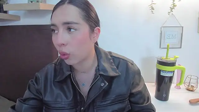 isabella jade online show from 01/23/25, 10:01