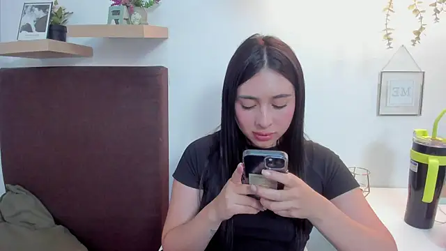 isabella jade online show from 01/30/25, 10:41