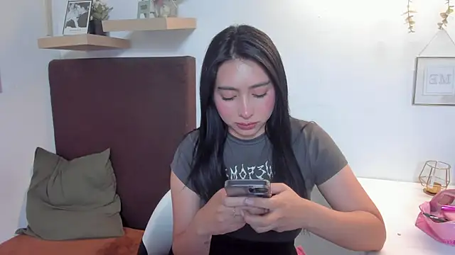 isabella jade online show from 02/04/25, 10:24