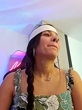 Snapshot of miaeyes chatting on 01/20/25, 04:23 miaeyes online show from 01/20/25, 04:23