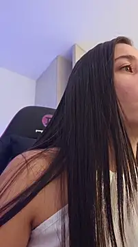 Snapshot of miaeyes chatting on 11/12/25, 03:34 miaeyes online show from 11/12/25, 03:34