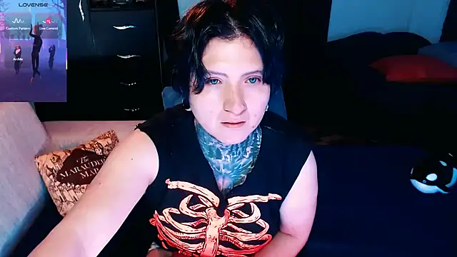 Snapshot of Marieblueeyes chatting on 10/11/25, 04:44 Marieblueeyes online show from 10/11/25, 04:44