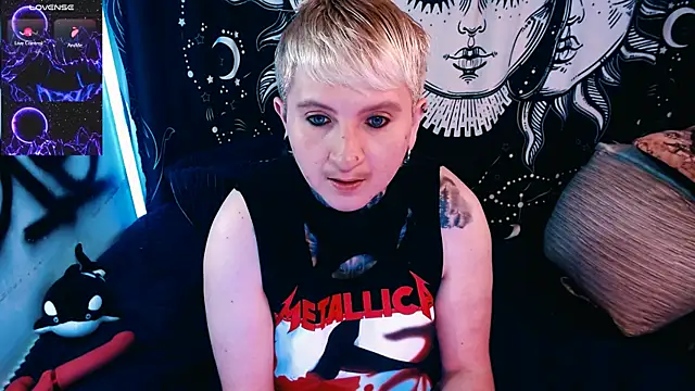 Snapshot of Marieblueeyes chatting on 05/13/26, 07:11 Marieblueeyes online show from 05/13/26, 07:11