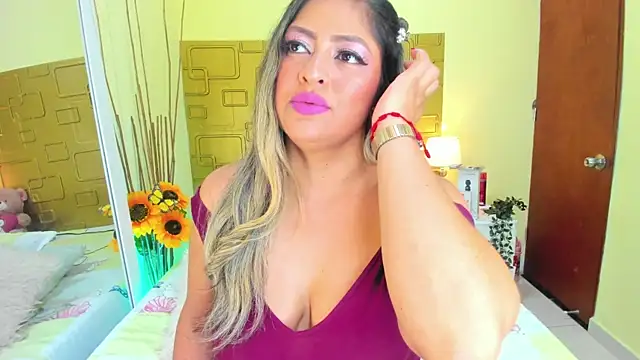 Snapshot of Julia_Haye chatting on 01/19/25, 04:54 Julia Haye online show from 01/19/25, 04:54