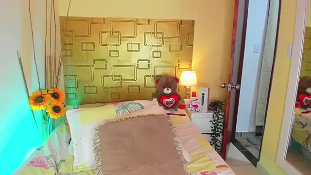 Snapshot of Julia_Haye chatting on 02/05/25, 11:02 Julia Haye online show from 02/05/25, 11:02