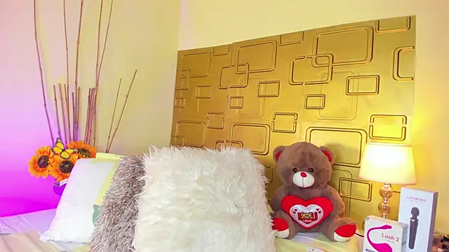 Snapshot of Julia_Haye chatting on 03/08/25, 11:05 Julia Haye online show from 03/08/25, 11:05