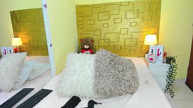 Snapshot of Julia_Haye chatting on 10/04/25, 05:44 Julia Haye online show from 10/04/25, 05:44