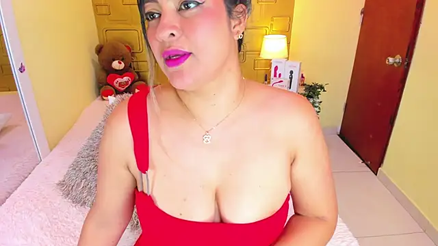 Snapshot of Julia_Haye chatting on 10/27/25, 02:26 Julia Haye online show from 10/27/25, 02:26