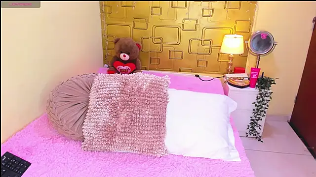 Julia Haye online show from 04/20/26, 02:36