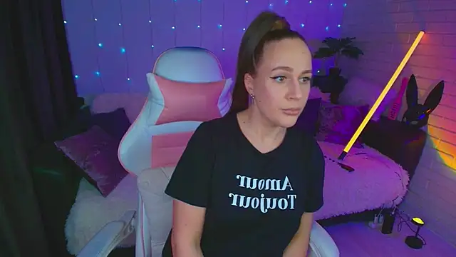 pepper cat  online show from 12/04/25, 03:49