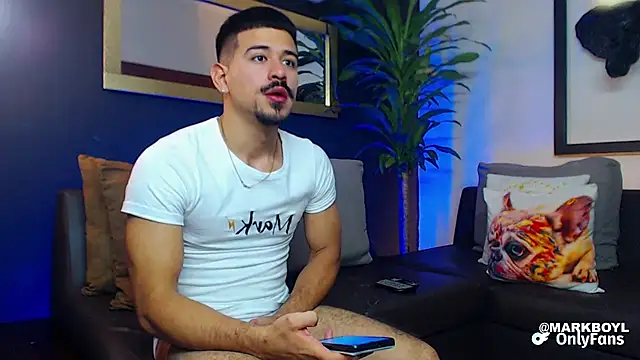 Snapshot of Markboyl chatting on 12/18/24, 02:06 Markboyl online show from 12/18/24, 02:06