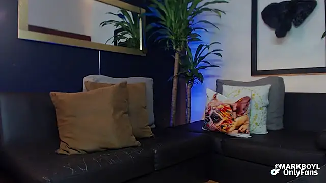 Snapshot of Markboyl chatting on 12/19/24, 02:13 Markboyl online show from 12/19/24, 02:13