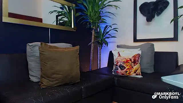 Snapshot of Markboyl chatting on 12/22/24, 02:38 Markboyl online show from 12/22/24, 02:38