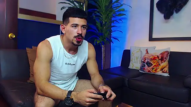 Snapshot of Markboyl chatting on 01/08/25, 02:56 Markboyl online show from 01/08/25, 02:56