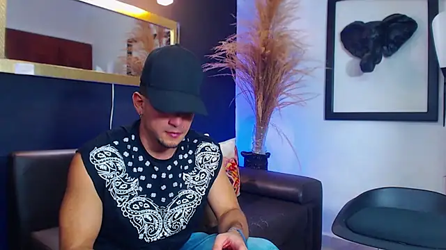 Snapshot of Markboyl chatting on 10/14/25, 03:24 Markboyl online show from 10/14/25, 03:24