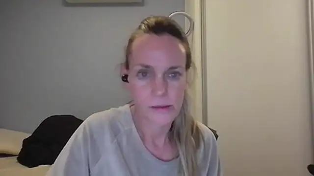 Annylove1 online show from 11/26/25, 12:11