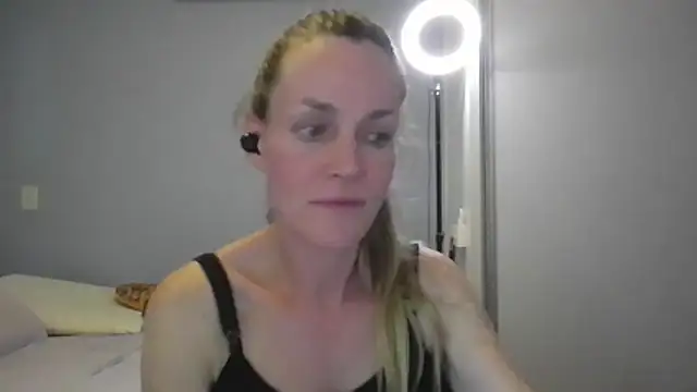 Annylove1 online show from 12/17/25, 12:16