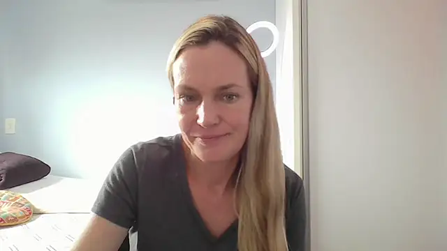 Annylove1 online show from 02/04/26, 04:46