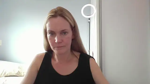 Annylove1 online show from 02/18/26, 06:48