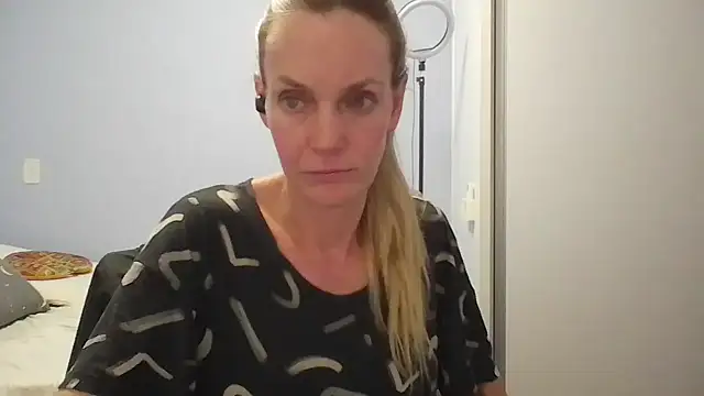 Annylove1 online show from 04/03/26, 12:08