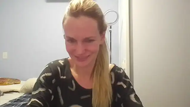 Annylove1 online show from 04/05/26, 01:03