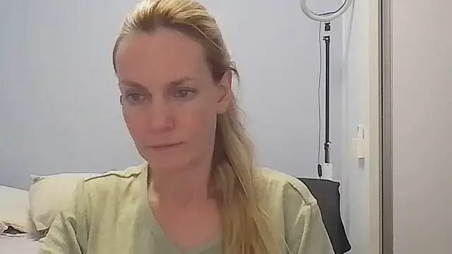 Annylove1 online show from 04/16/26, 12:00