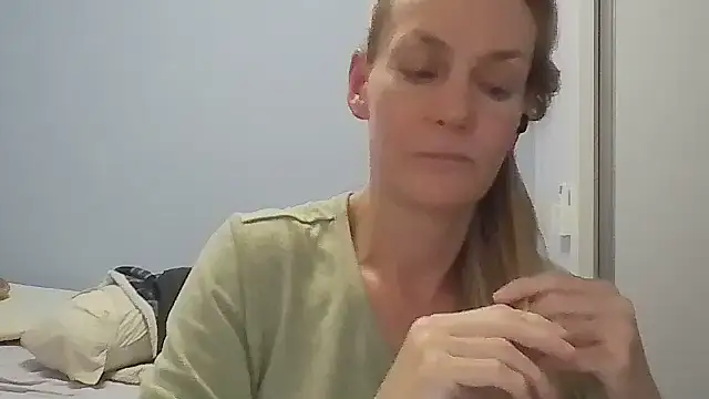 Annylove1 online show from 04/23/26, 12:23