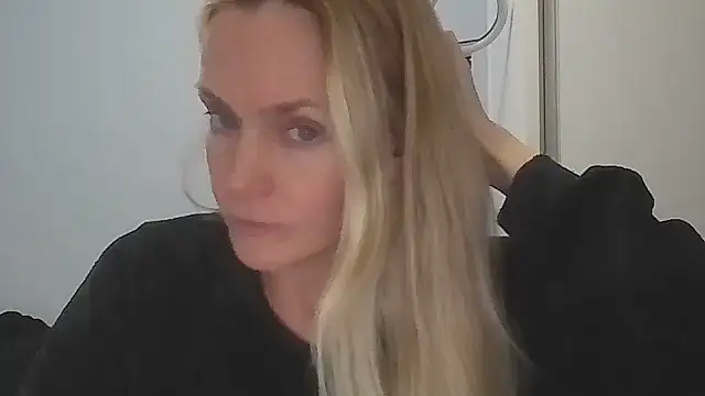 Snapshot of Annylove1 chatting on 05/13/26, 12:08 Annylove1 online show from 05/13/26, 12:08