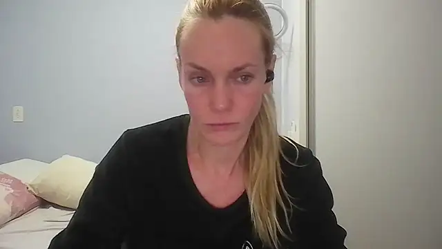 Snapshot of Annylove1 chatting on 05/18/26, 12:18 Annylove1 online show from 05/18/26, 12:18