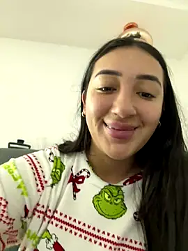 Snapshot of Hannahoff chatting on 12/01/24, 08:20 Hannahoff online show from 12/01/24, 08:20