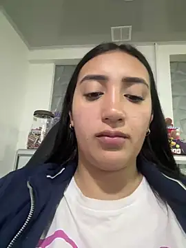 Snapshot of Hannahoff chatting on 12/22/24, 12:17 Hannahoff online show from 12/22/24, 12:17