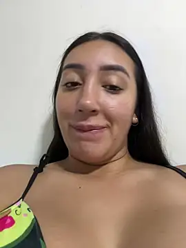 Snapshot of Hannahoff chatting on 02/14/25, 06:12 Hannahoff online show from 02/14/25, 06:12