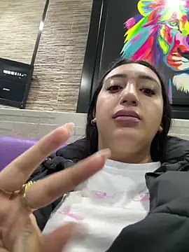 Snapshot of Hannahoff chatting on 03/13/25, 10:10 Hannahoff online show from 03/13/25, 10:10