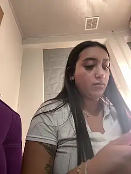 Snapshot of Hannahoff chatting on 03/20/25, 10:40 Hannahoff online show from 03/20/25, 10:40