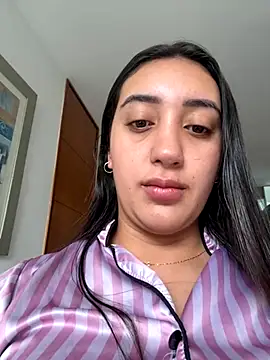 Snapshot of Hannahoff chatting on 10/18/25, 04:08 Hannahoff online show from 10/18/25, 04:08