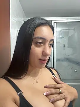 Snapshot of Hannahoff chatting on 11/04/25, 09:47 Hannahoff online show from 11/04/25, 09:47