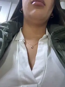 Snapshot of Hannahoff chatting on 11/06/25, 12:33 Hannahoff online show from 11/06/25, 12:33