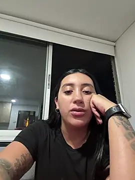 Snapshot of Hannahoff chatting on 07/26/26, 02:20 Hannahoff online show from 07/26/26, 02:20