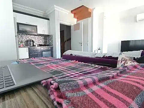 Snapshot of ALPHANDRE chatting on 12/15/25, 07:34 ALPHANDRE online show from 12/15/25, 07:34