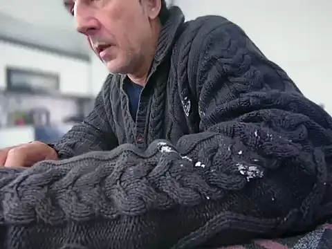 Snapshot of ALPHANDRE chatting on 12/16/25, 08:30 ALPHANDRE online show from 12/16/25, 08:30