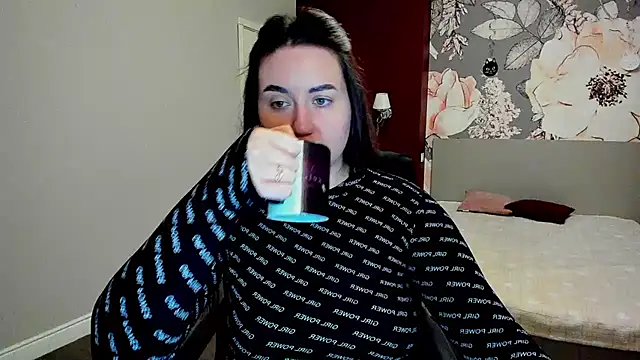 Roxie Bradley online show from 02/05/26, 06:40