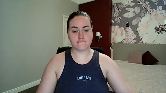 Roxie Bradley online show from 04/07/26, 05:41