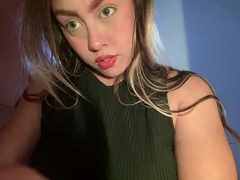 Snapshot of Im_sophiie chatting on 12/10/24, 08:40 Im sophiie online show from 12/10/24, 08:40