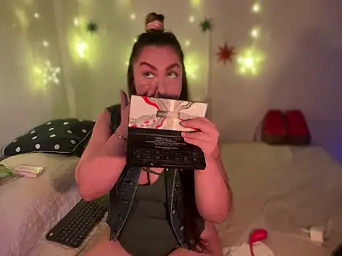 Snapshot of Im_sophiie chatting on 12/19/24, 05:40 Im sophiie online show from 12/19/24, 05:40