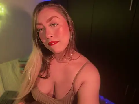 Snapshot of Im_sophiie chatting on 01/05/25, 06:13 Im sophiie online show from 01/05/25, 06:13