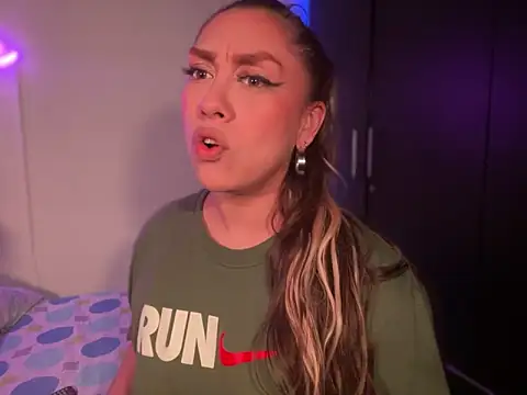 Snapshot of Im_sophiie chatting on 01/20/25, 06:21 Im sophiie online show from 01/20/25, 06:21