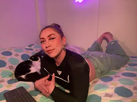 Snapshot of Im_sophiie chatting on 01/21/25, 05:49 Im sophiie online show from 01/21/25, 05:49