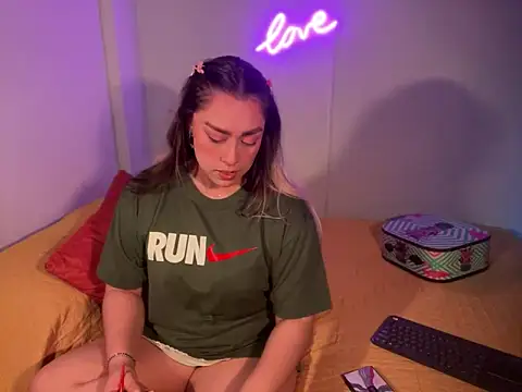 Snapshot of Im_sophiie chatting on 01/26/25, 05:56 Im sophiie online show from 01/26/25, 05:56